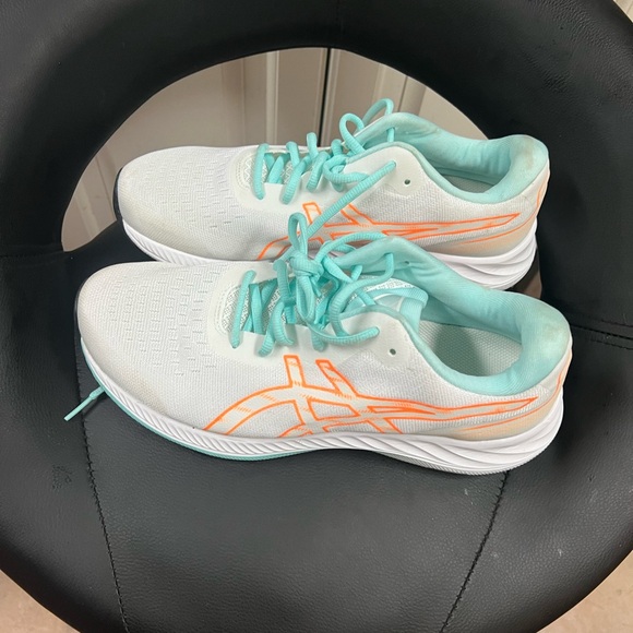 ASICS Women's Gel-Excite 10 size. Running Shoes - Picture 5 of 5